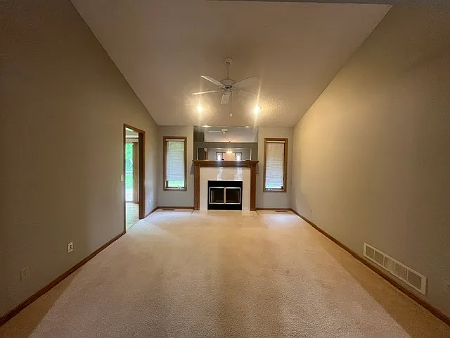 653 Parkwood Cir — Photo 10