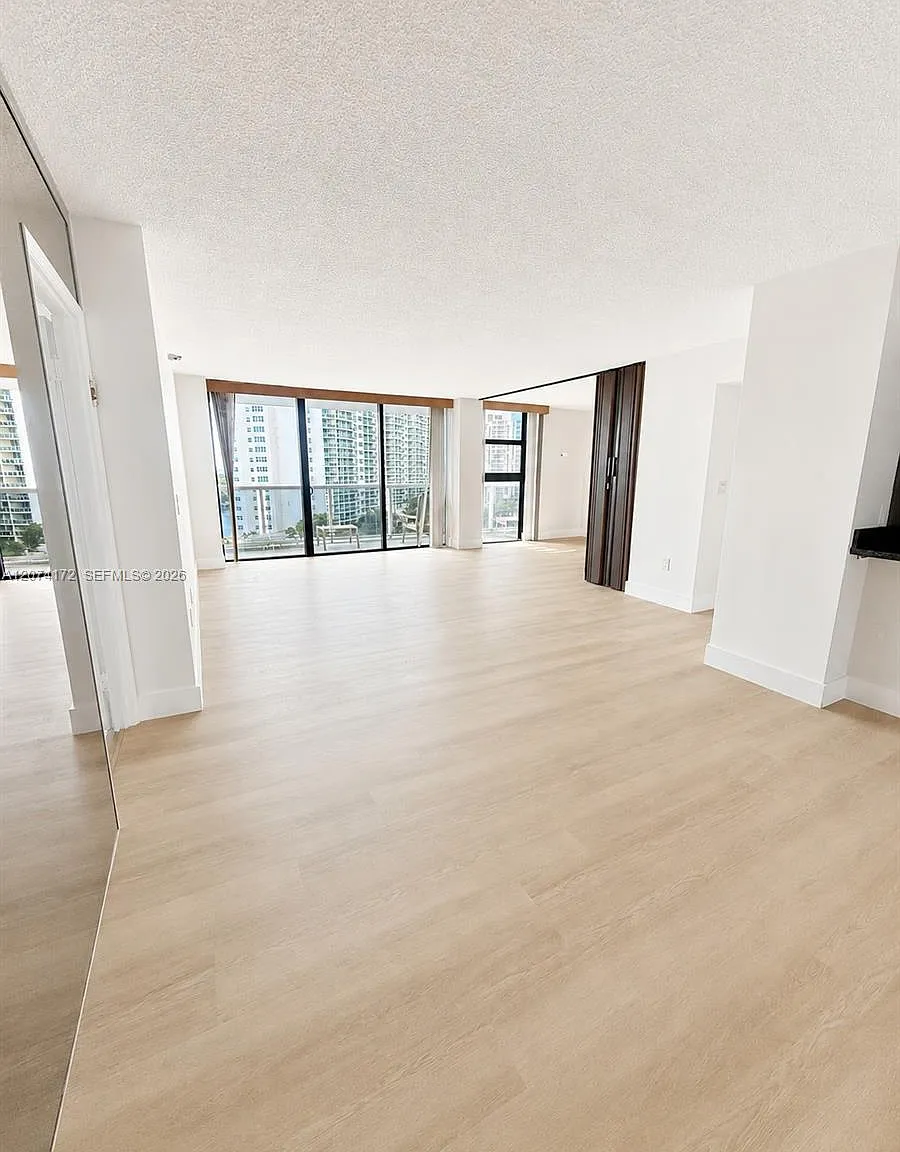 3 bed, 1449 sqft, $4,200 — Photo 1