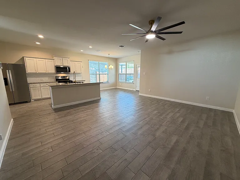 125 Hollytree Ln — Photo 4