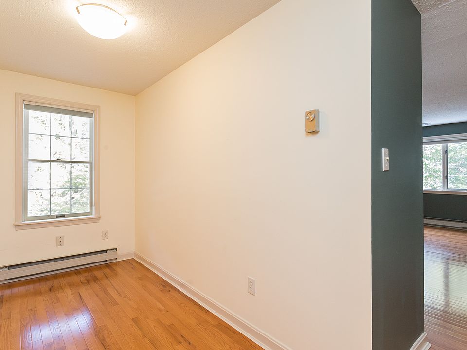 2nd image of 3 Greenleaf Dr