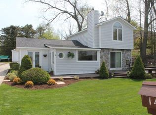 1464 Maxfield Rd, Hartland, MI 48353