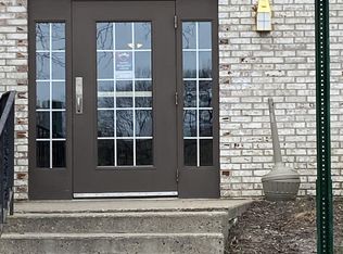 814 Old Settlers Trl, Hopkins, MN 55343