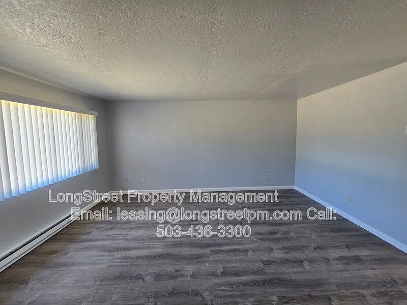 3 bed, 1.5 bath, 1264 sqft, $2,295 — Photo 2