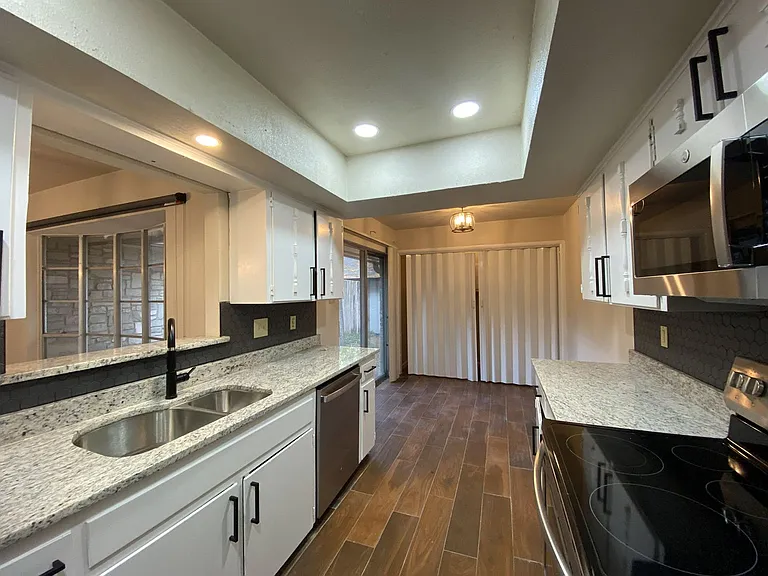 11039 Whisper Valley St — Photo 8