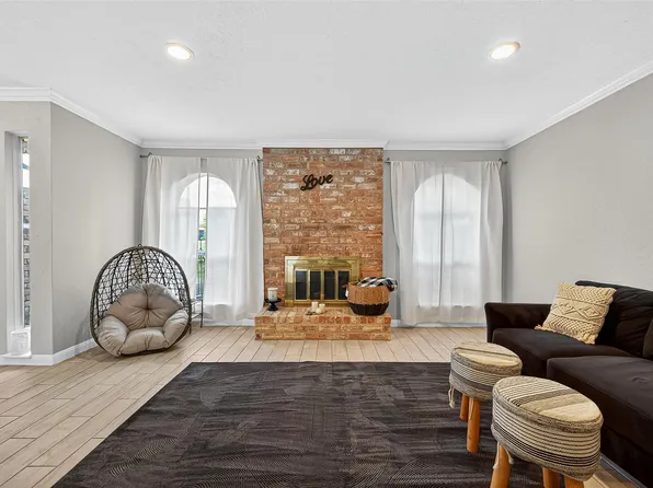 10622 Bexley Dr, Houston, TX 77099