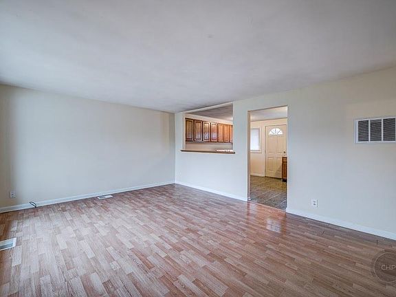 3rd image of 8811 S Kolmar Ave