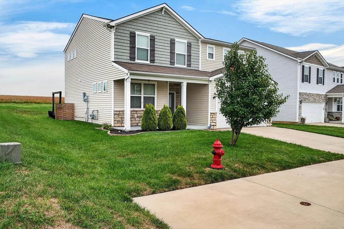 4 bed, 2.5 bath, 2296 sqft, $2,750 — Photo 2