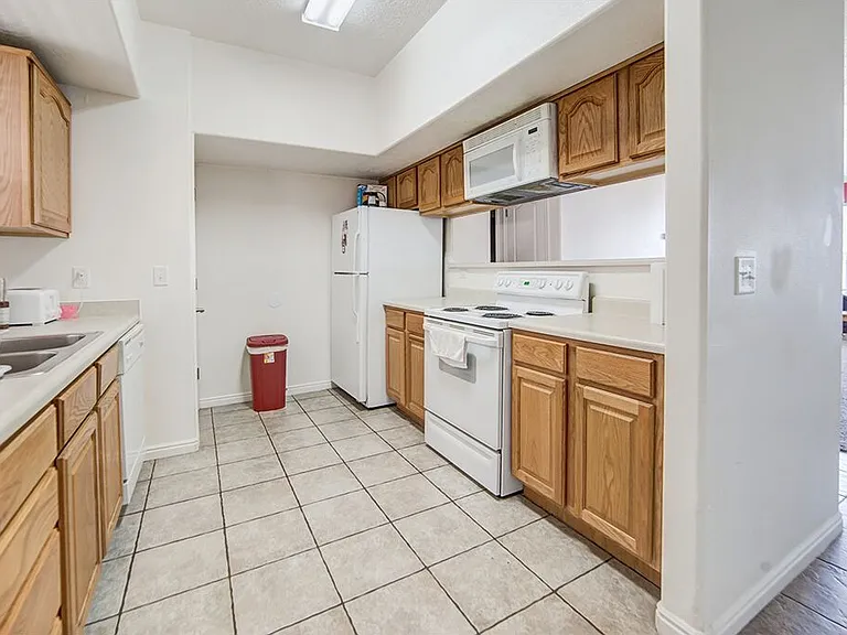 51 E 600 N #304 — Photo 2