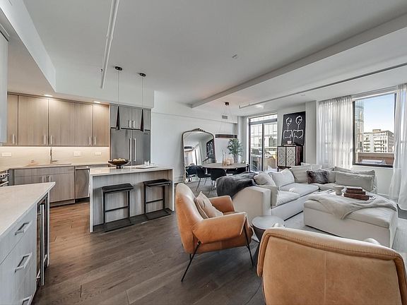 2nd image of 720 W Randolph St #Penthouse 5