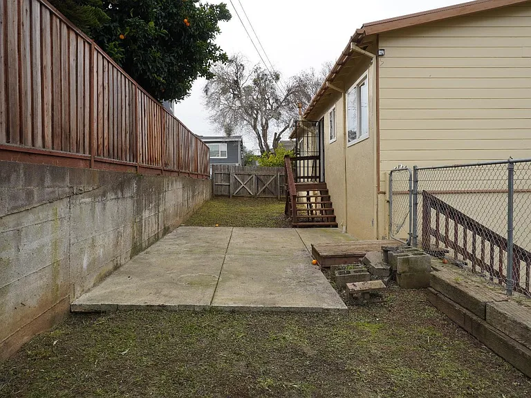 1115 Sereno Dr — Photo 7