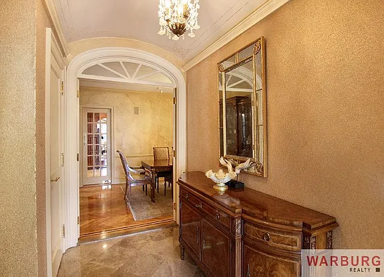 Sold by Warburg | media 14