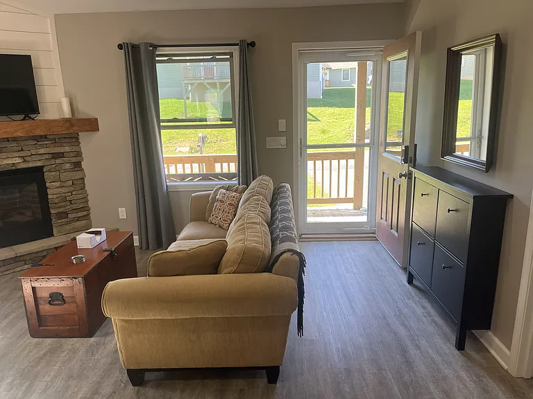 537 Townhomes Pl — Photo 4