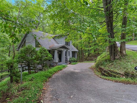 2nd image of 1083 Mountain Oak Rd