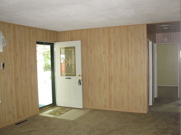 3rd image of 808 Knob Hill Dr