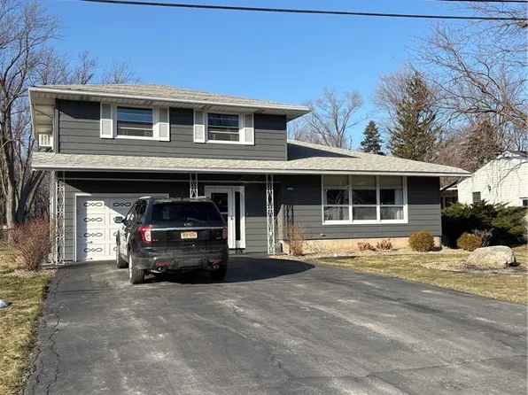 715 Hillview Ct, Lewiston, NY 14092