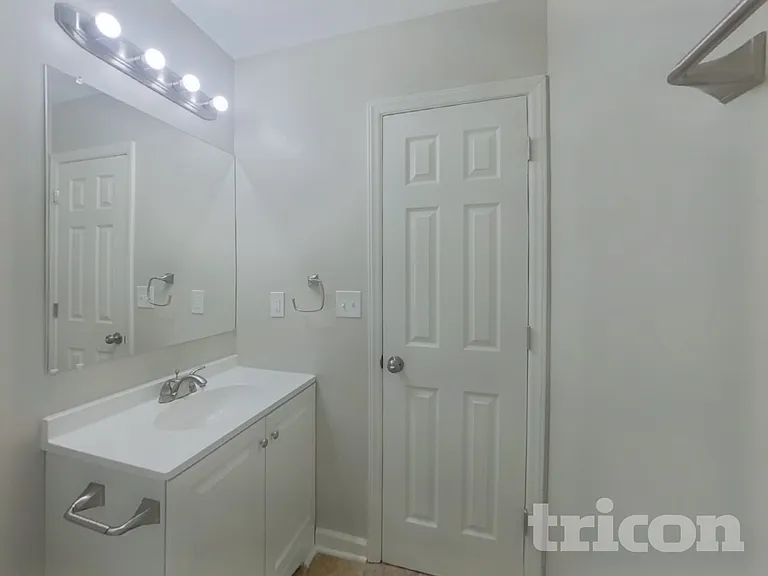 432 Rolling Stream Dr — Photo 14