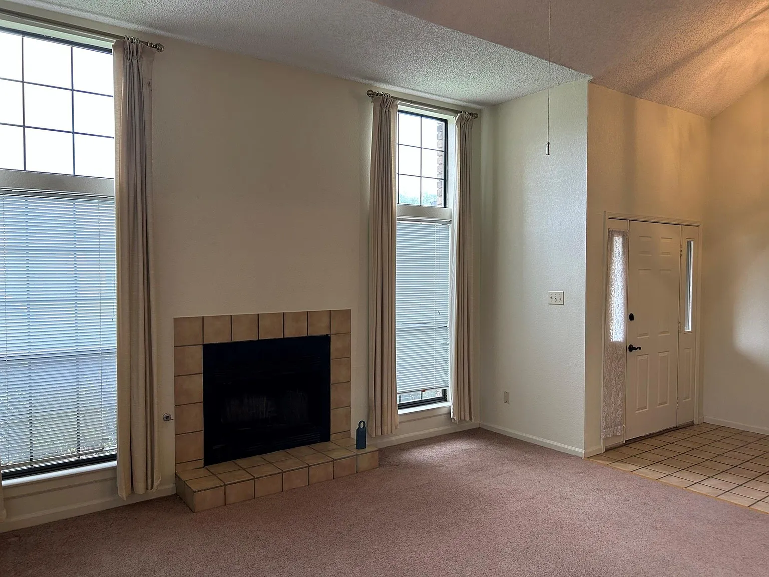 3 bed, 2.5 bath, 1714 sqft, $1,650 — Photo 4