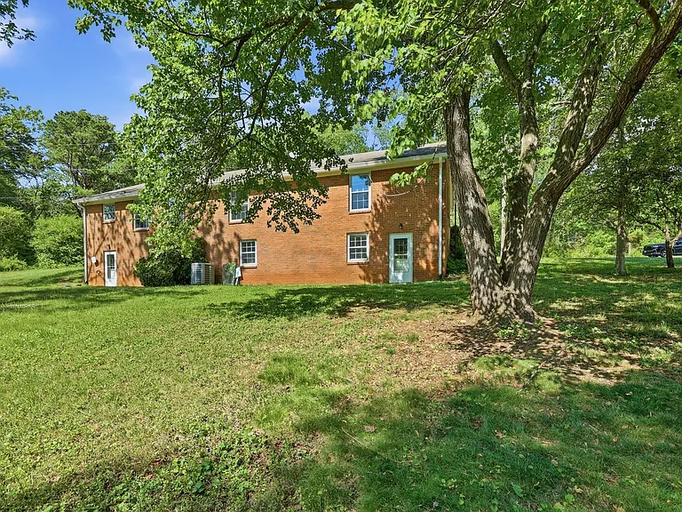 5757 Heards Mountain Rd — Photo 41