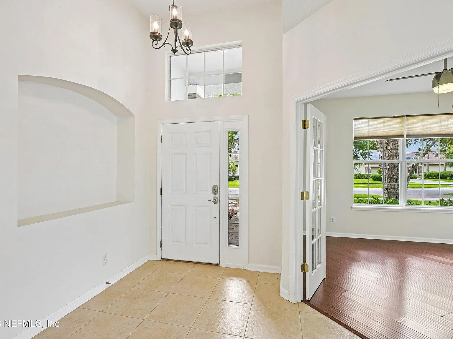 4 bed, 3.0 bath, 2490 sqft, $4,200 — Photo 3
