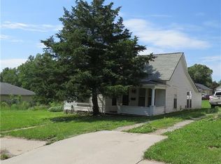 116 W 4th St, Stanberry, MO 64489