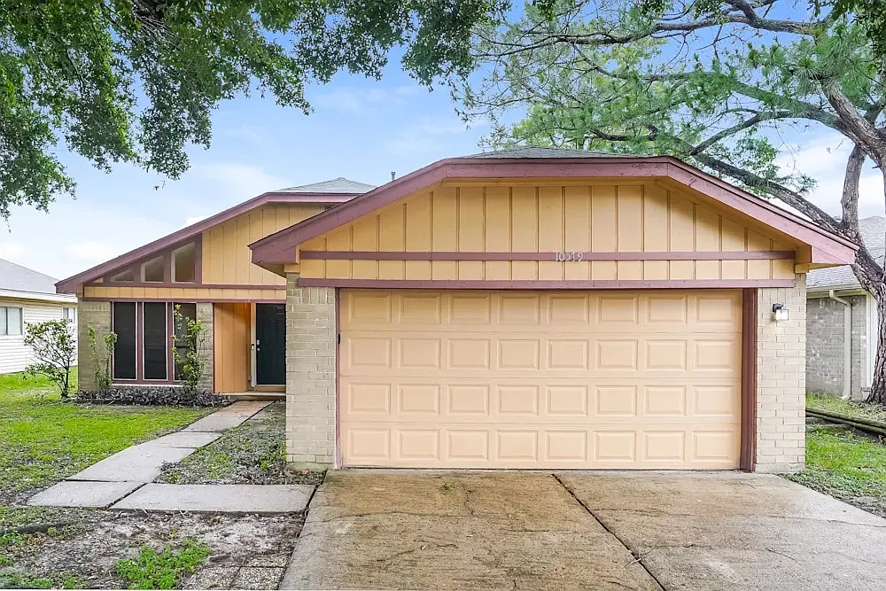 3 bed, 1842 sqft, $1,984 — Photo 1