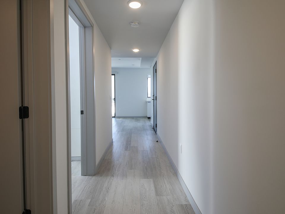 1st image of 941 Fedora St APT 301