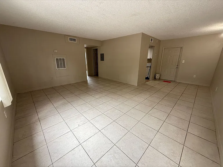 2325 Crawford St — Photo 7