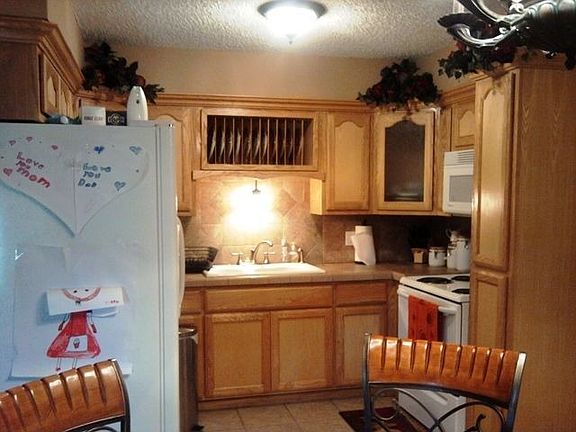 4th image of 122 Jacquelyn St