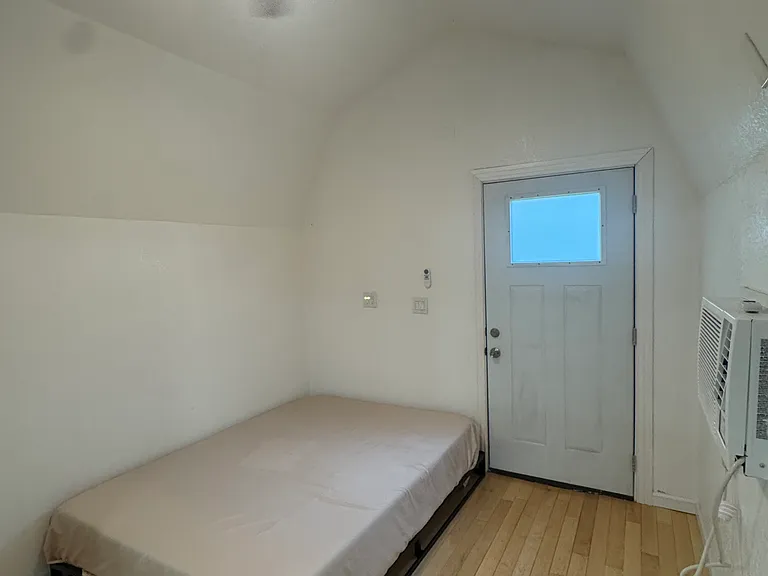 536 Hillvale Dr — Photo 3