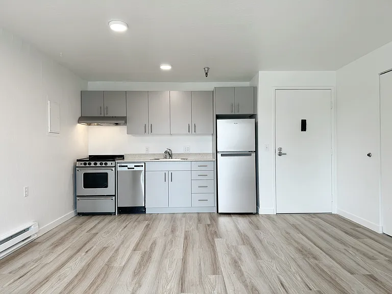 Highlander Apartments — Photo 53