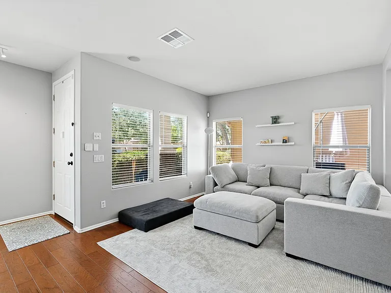 1072 S Cheshire Ln — Photo 7