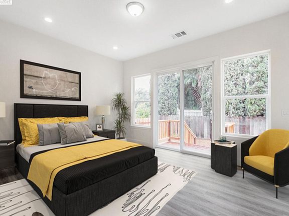 4th image of 4153 Railroad Ave #108