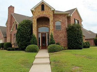 696 Bear Creek Dr, Hurst, TX 76054