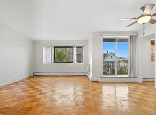 100 Clinton Avenue #2J, Mineola, NY 11501