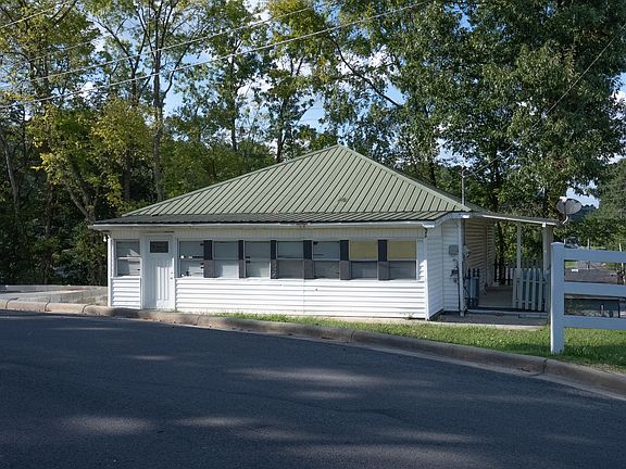 2nd image of 600 Richardson St