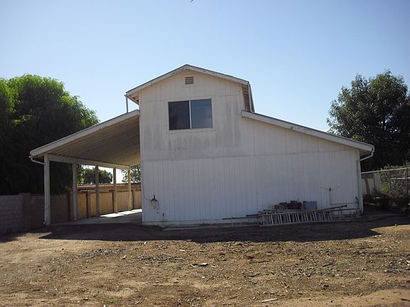 bring your toys there is plenty of room.Covered RV parking 