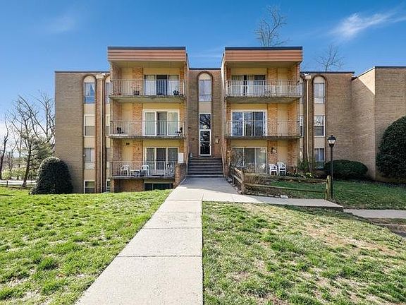 4th image of 11903 Parklawn Dr APT 301