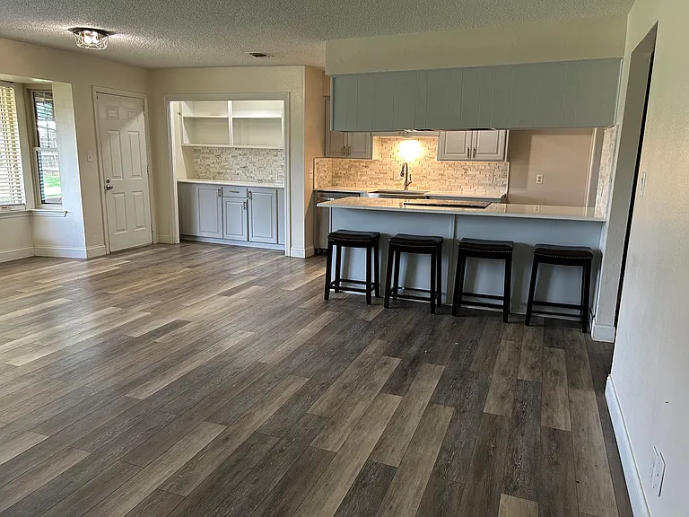 1526 Christine Rd — Photo 2