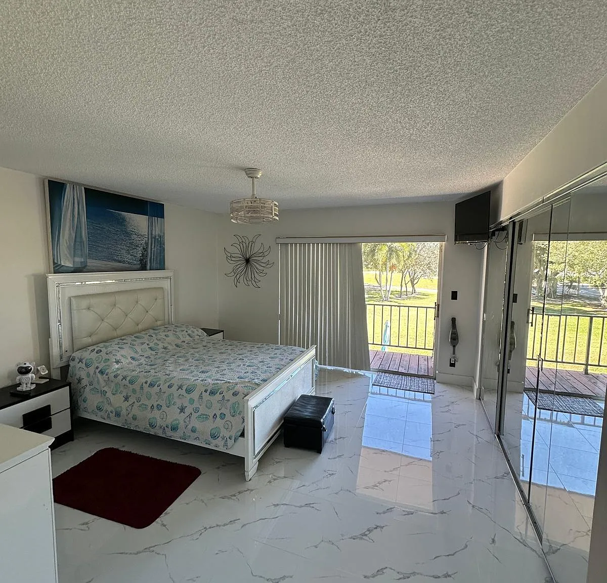 2 bed, 1.5 bath, 1065 sqft, $2,400 — Photo 2