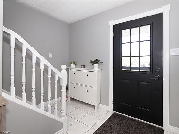 4th image of 15 Dales Dr