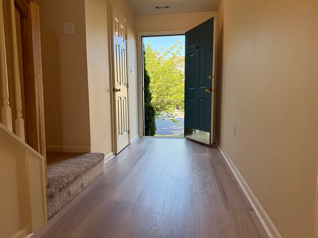3 bed, 2.5 bath, $2,400 — Photo 2