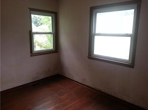 4th image of 920 Greenview Ave