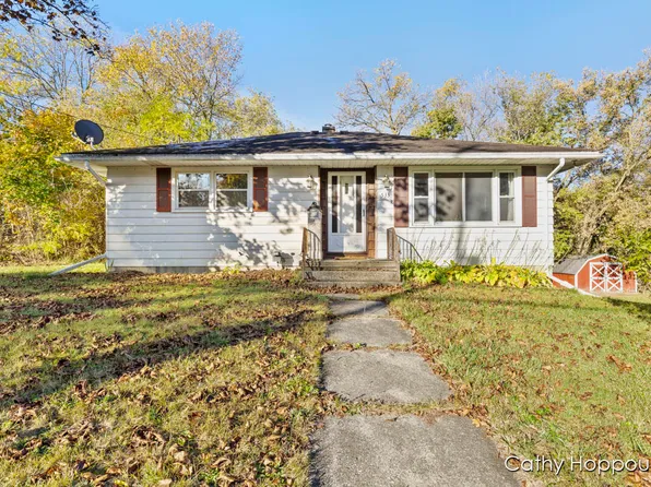 533 Cyrus St, Ionia, MI 48846