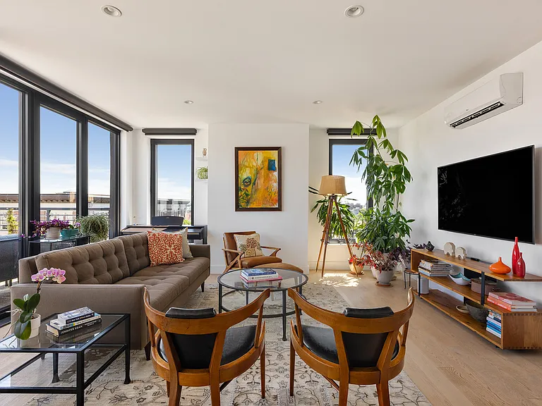 762 Park Pl #Penthouse 1 — Photo 3