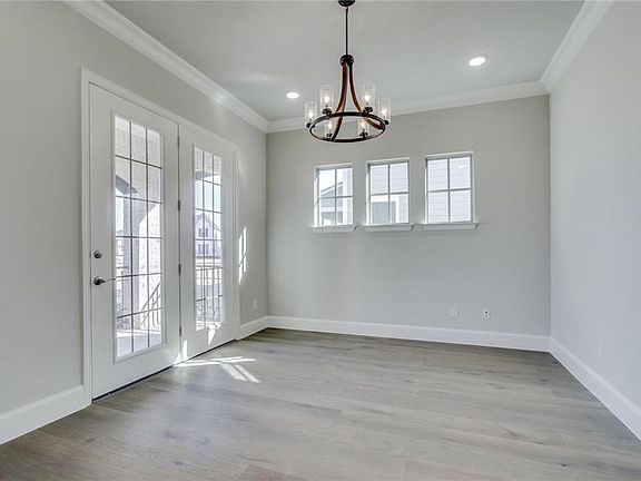 4th image of 3873 Washburne Dr