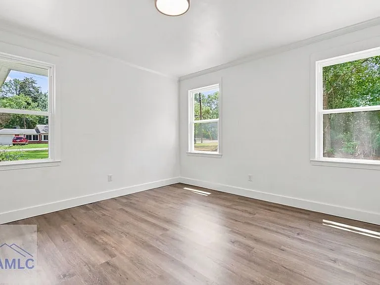 762 E Bay St — Photo 33
