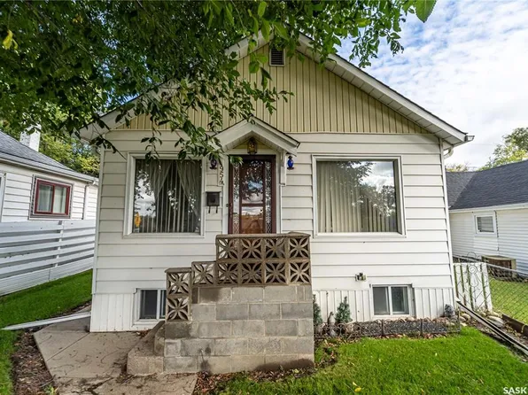 954 Hochelaga STREET W, Moose Jaw, SK S6H 2H8