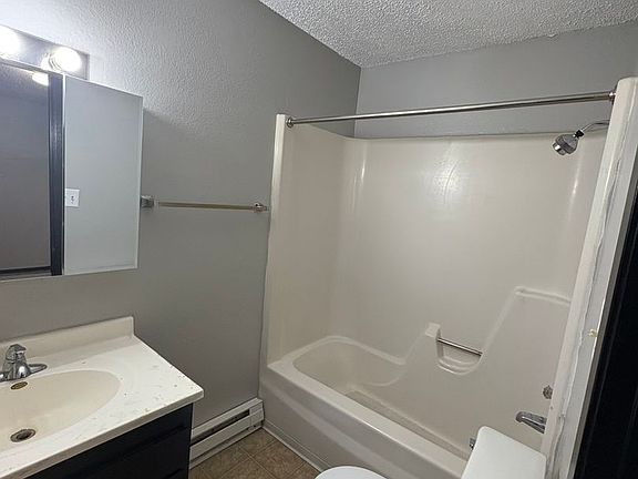 3rd image of 3719 W 9th St APT 6