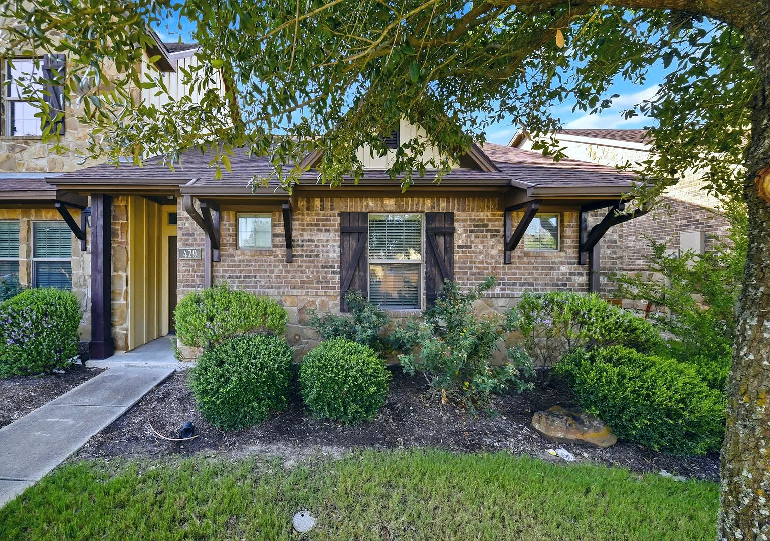 429 Momma Bear Drive — Photo 1