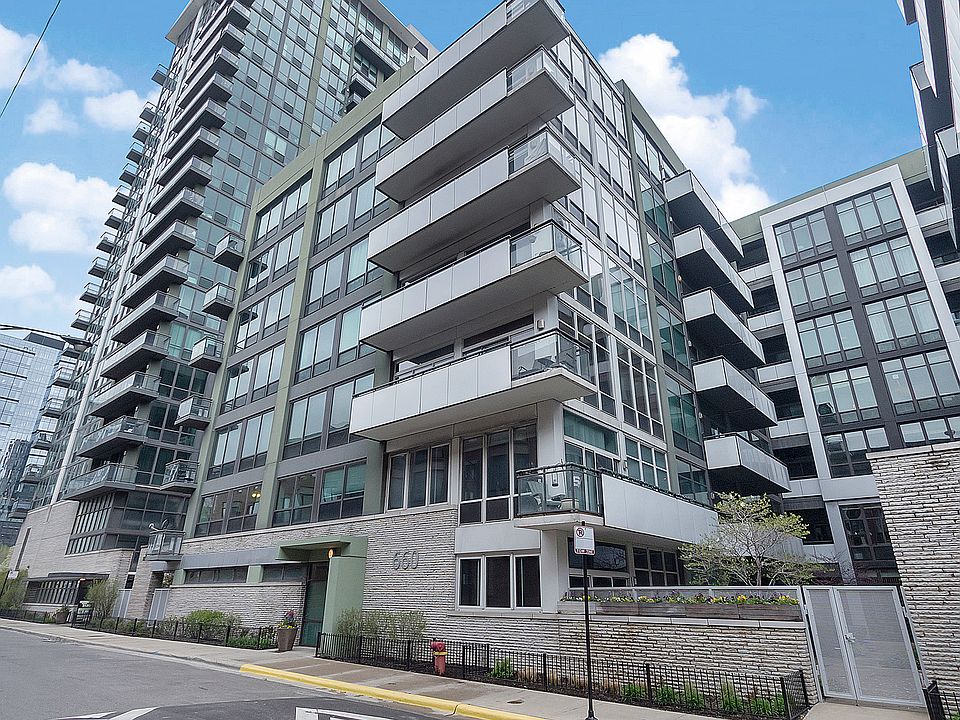 1st image of 660 W Wayman St Unit 204